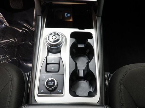 Used 2024 Ford Explorer XLT image 13