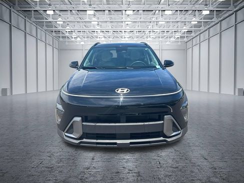 Used 2025 Hyundai Kona SEL FWD image 2