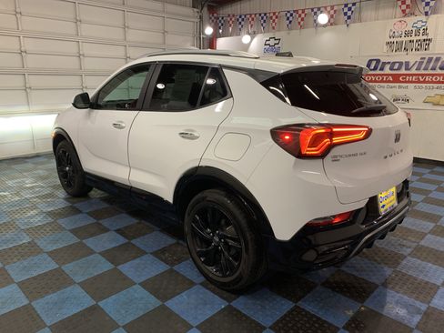 Used 2024 Buick Encore GX Sport Touring image 3
