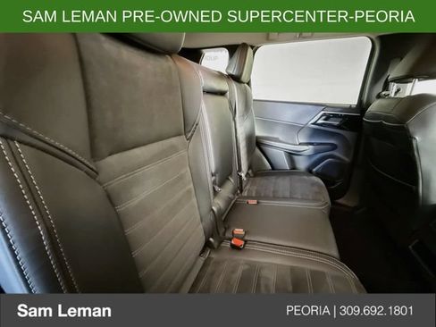 Used 2024 Mitsubishi Outlander AWD image 25