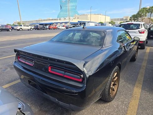 Used 2017 Dodge Challenger R/T Scat Pack RWD image 4