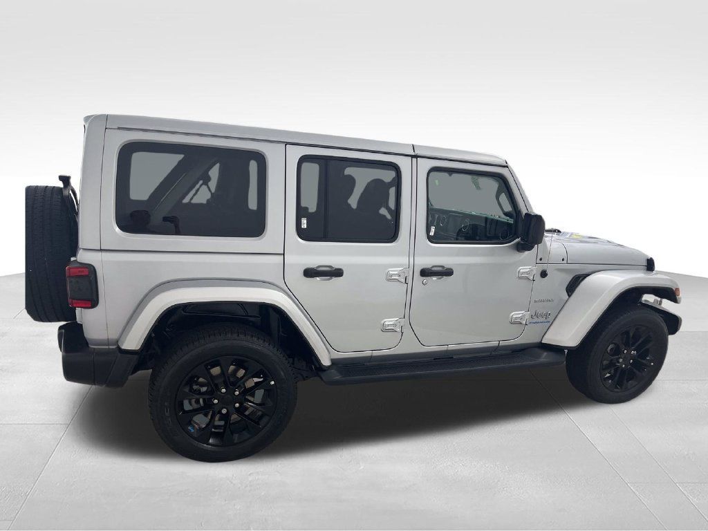 Used 2023 Jeep Wrangler Unlimited Sahara w/ Cold Weather Group AWD/4WD image 6
