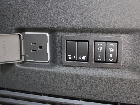 New 2026 GMC Yukon XL Denali Ultimate AWD/4WD image 18