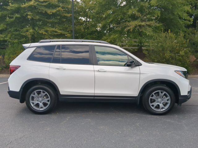 Used 2025 Honda Passport TrailSport image 3