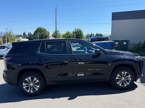 Used 2025 Chevrolet Equinox LT AWD/4WD image 3