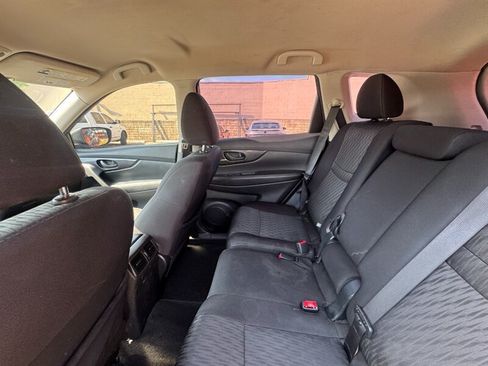 Used 2020 Nissan Rogue S FWD image 29