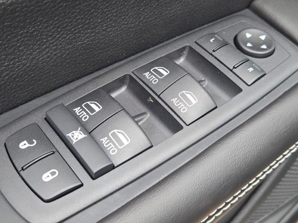 New 2027 Chrysler Pacifica Select FWD image 35