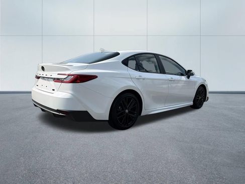 Used 2025 Toyota Camry SE w/ Convenience Package FWD image 5