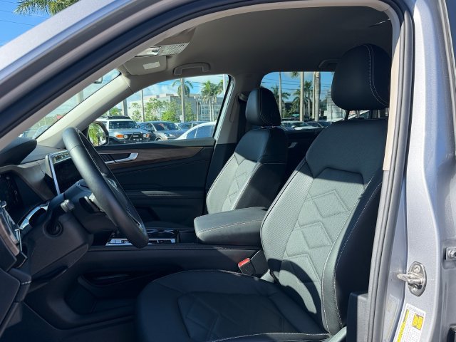 Used 2025 Volkswagen Atlas SE AWD/4WD image 9