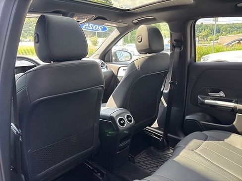 Used 2025 Mercedes-Benz GLA 250 4MATIC image 17