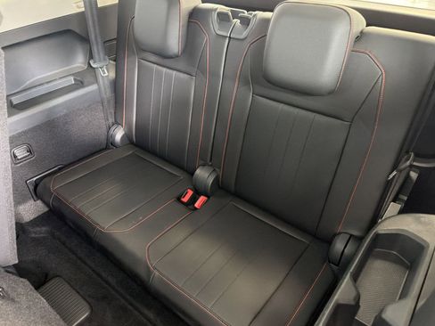 Used 2024 Volkswagen Tiguan Wolfsburg Edition image 33