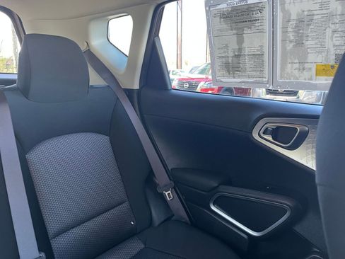 Used 2025 Kia Soul LX w/ LX Technology Package image 35