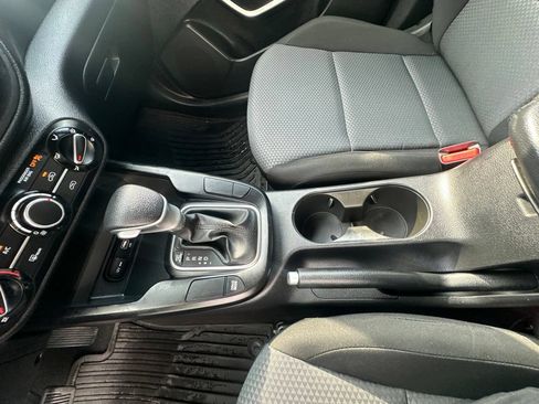 Used 2023 Kia Soul LX w/ LX Technology Package FWD image 18