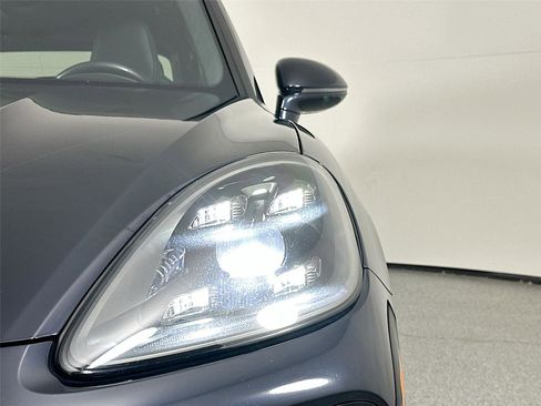 Certified 2022 Porsche Cayenne Turbo AWD/4WD image 15