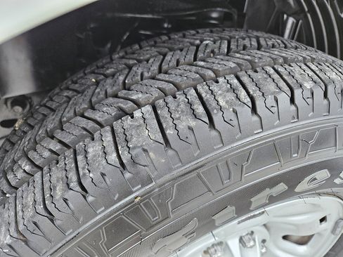 Used 2019 Nissan NV 2500 SV image 47