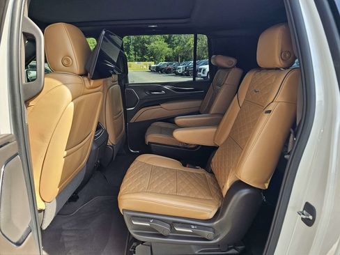 Used 2023 Cadillac Escalade ESV Sport w/ LPO, ONYX Package AWD/4WD image 17