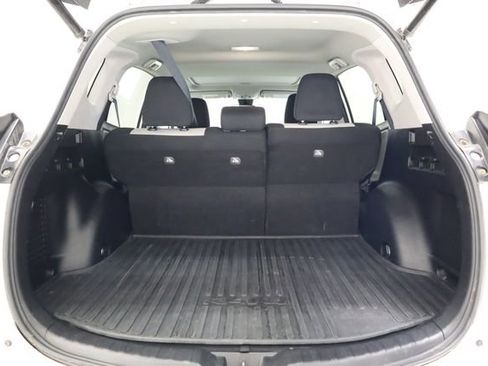 Used 2018 Toyota RAV4 XLE AWD/4WD image 28