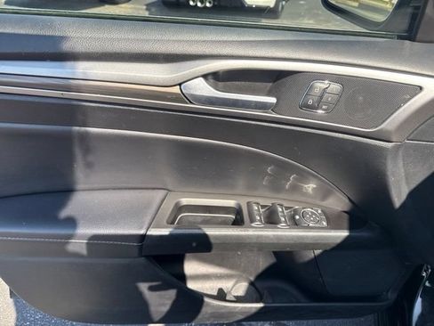 Used 2019 Ford Fusion SEL FWD image 25