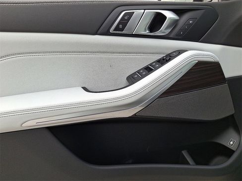 New 2026 BMW X5 xDrive50e w/ Premium Package image 9