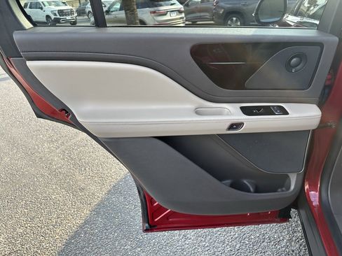 Used 2020 Lincoln Aviator Reserve w/ Elements Package Plus image 15