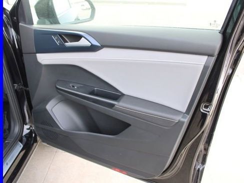 Used 2024 Volkswagen Taos SE image 21