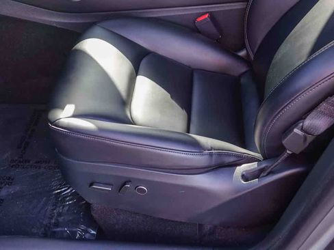 Used 2025 Tesla Model Y Long Range image 17