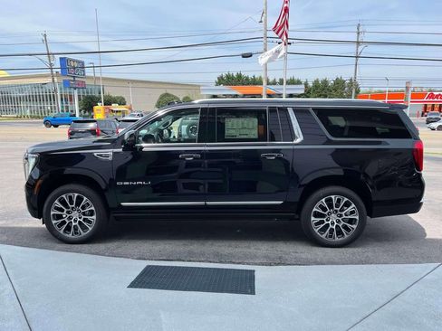 New 2026 GMC Yukon XL Denali w/ Denali Reserve Package AWD/4WD image 6