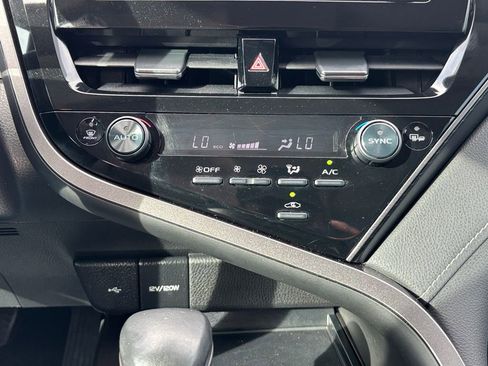 Used 2022 Toyota Camry SE FWD image 22