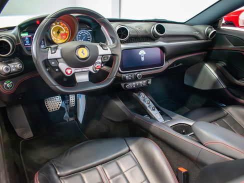 Used 2020 Ferrari Portofino RWD image 3