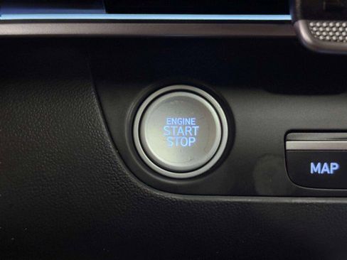 Used 2022 Hyundai Elantra Limited image 19