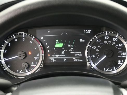 Used 2023 Toyota Highlander L image 12