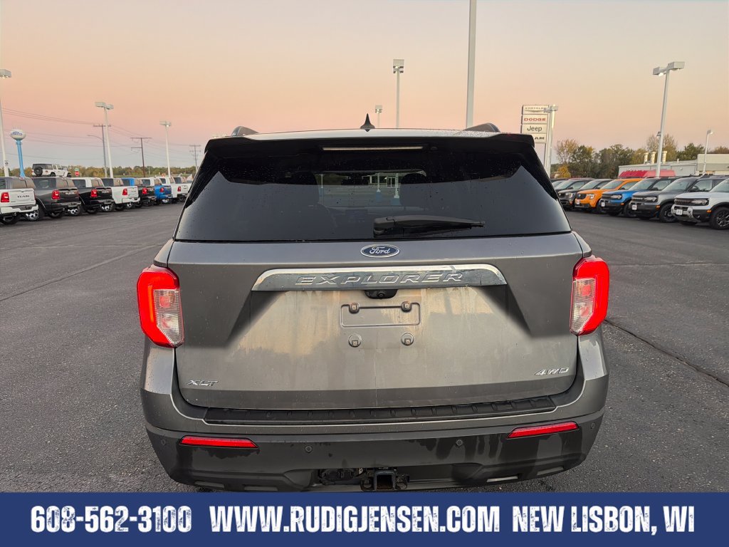 Used 2021 Ford Explorer XLT w/ Class III Trailer Tow Package AWD/4WD image 4