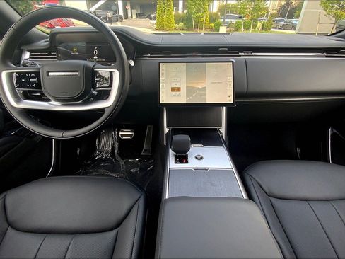 New 2025 Land Rover Range Rover SE image 5
