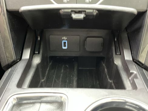 Used 2019 Ford Explorer XLT w/ Equipment Group 202A AWD/4WD image 27