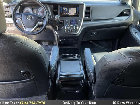 Used 2017 Toyota Sienna SE w/ SE Preferred Package image 14
