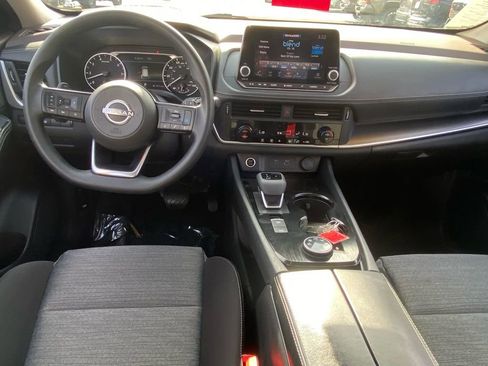 Used 2023 Nissan Rogue SV image 9