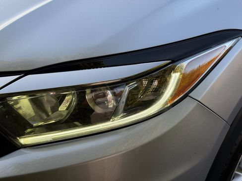 Used 2020 Honda HR-V LX image 9
