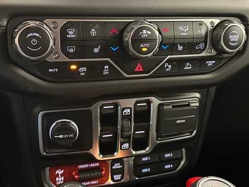 Used 2024 Jeep Wrangler Unlimited Rubicon 392 image 30