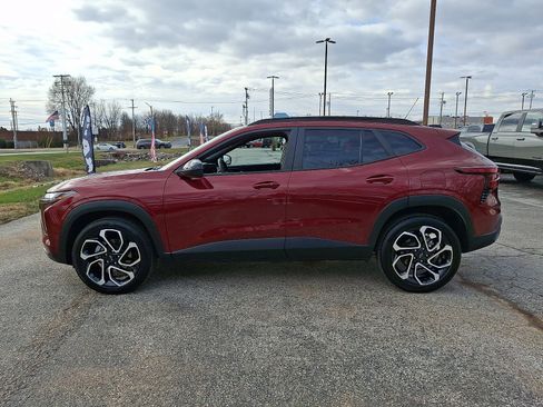 Used 2024 Chevrolet Trax RS w/ Sunroof Package image 5