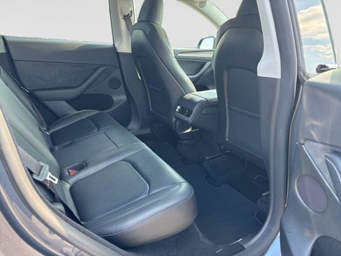 Used 2023 Tesla Model Y Long Range AWD/4WD image 45