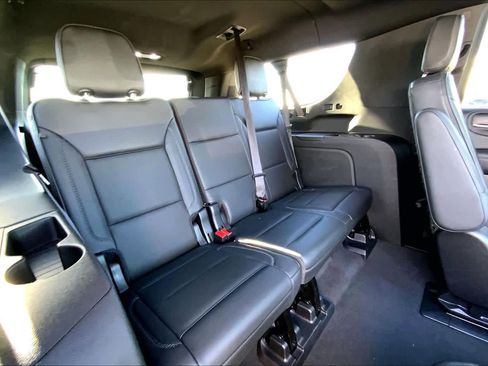 Used 2022 GMC Yukon XL Denali w/ Denali Premium Package image 16