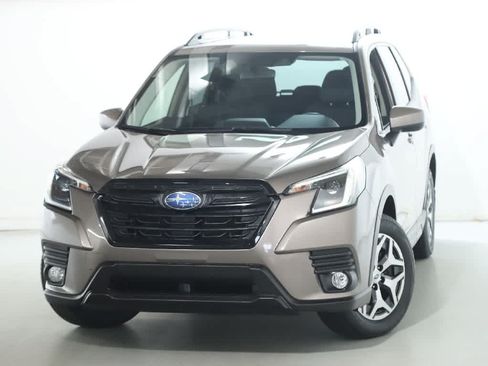 Used 2023 Subaru Forester Premium AWD/4WD image 3