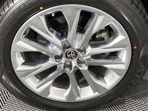 Used 2023 Toyota Highlander Limited image 34