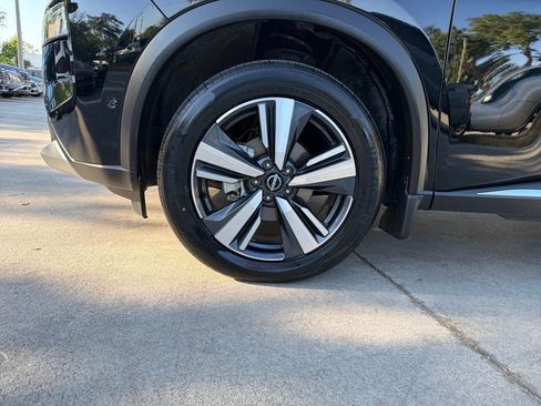 Used 2023 Nissan Rogue Platinum image 11