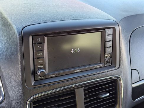 Used 2019 Dodge Grand Caravan SXT image 24