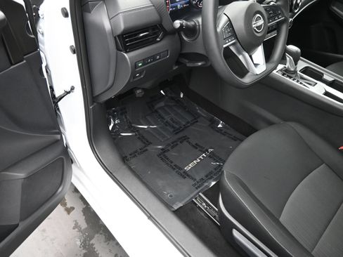 Used 2025 Nissan Sentra SV FWD image 11