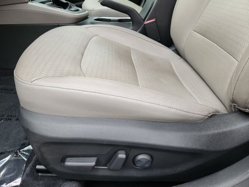 Used 2017 Hyundai Elantra Limited FWD image 14