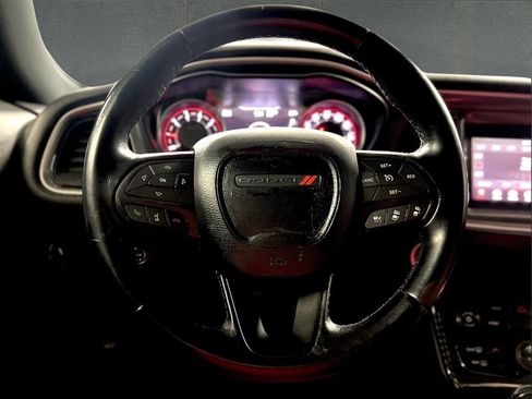 Used 2019 Dodge Challenger SXT RWD image 10