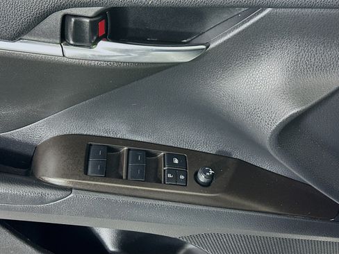 Used 2022 Toyota Camry SE w/ Convenience Package FWD image 14