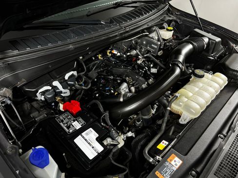 Used 2024 Ford Expedition XLT image 10